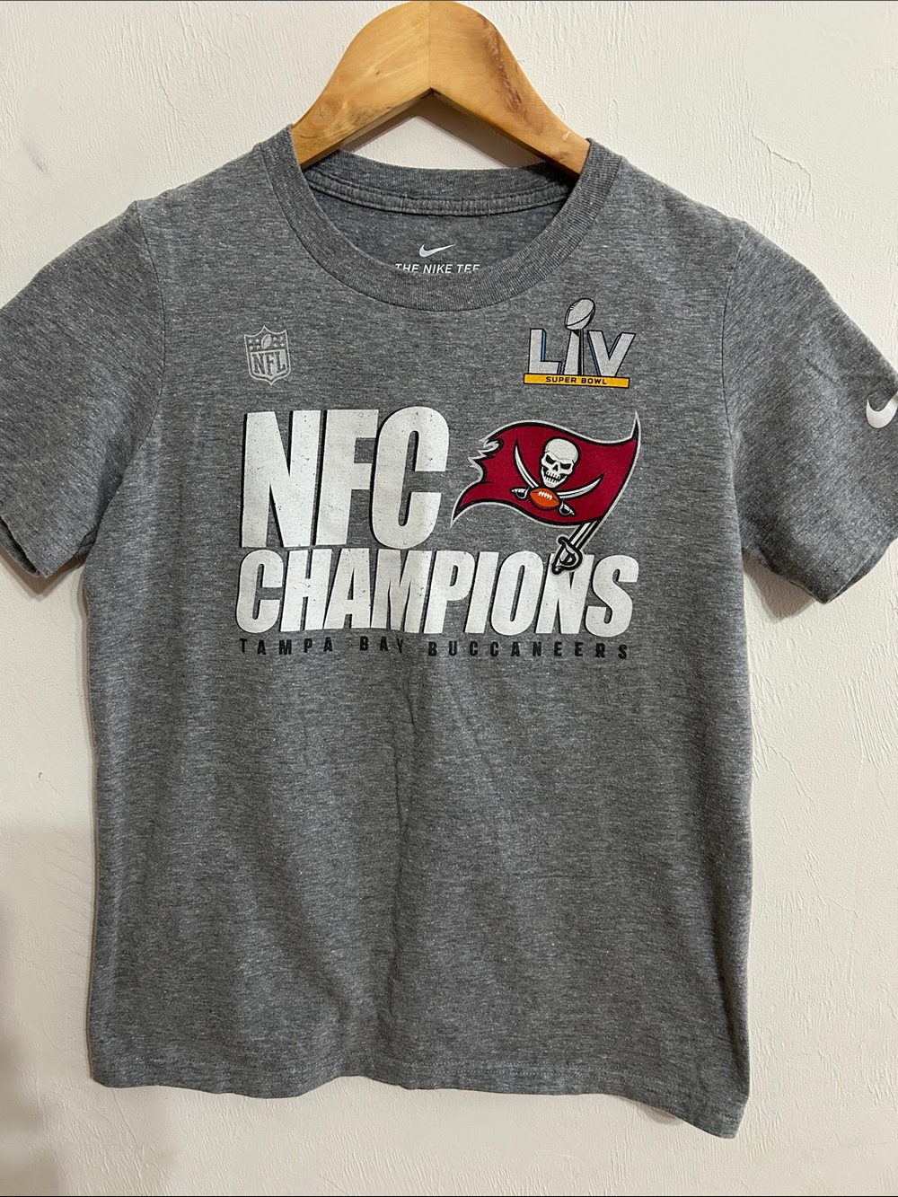 Nike Gray Tampa Bay Buccaneers NFC Champions Graphic  kids 19/12 Tee M